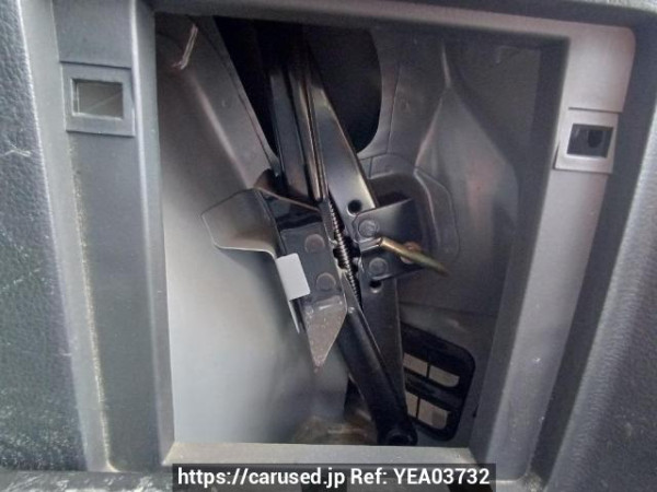 Used 2004 AT mazda verisa DC5W Image[41]