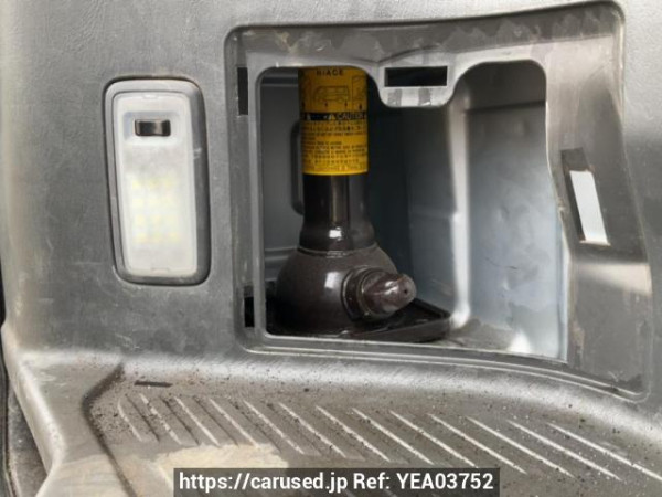 Used 2006 AT toyota regiusace-van KDH205V Image[41]