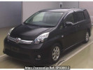 Toyota Isis ZGM10W