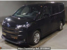 Toyota Noah ZWR95W