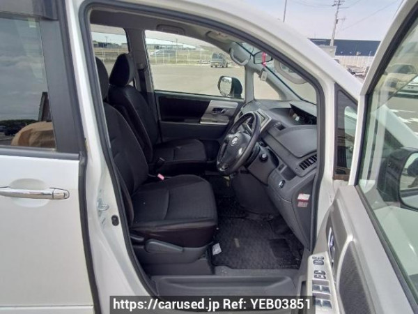 Used 2010 AT toyota voxy ZRR70W Image[12]