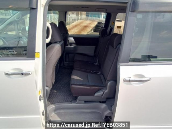 Used 2010 AT toyota voxy ZRR70W Image[15]