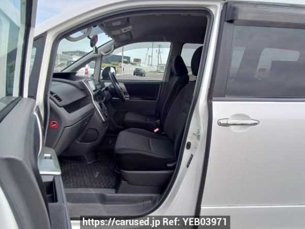 Used 2009 AT toyota voxy ZRR70W Image[13]