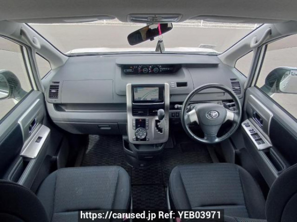 Used 2009 AT toyota voxy ZRR70W Image[18]