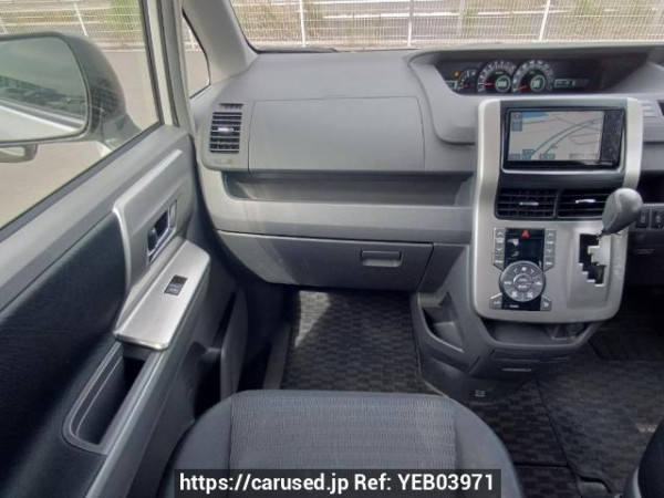 Used 2009 AT toyota voxy ZRR70W Image[19]