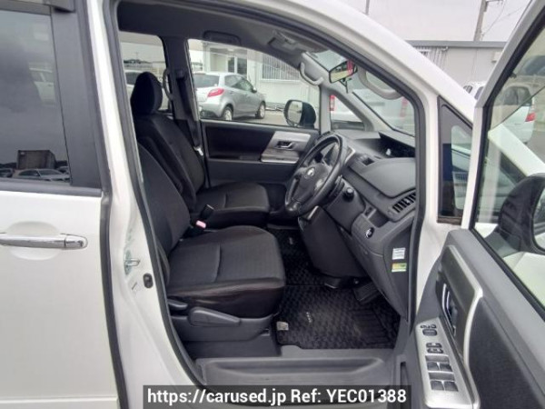 Used 2010 AT toyota voxy ZRR70W Image[12]