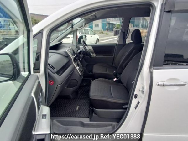 Used 2010 AT toyota voxy ZRR70W Image[13]