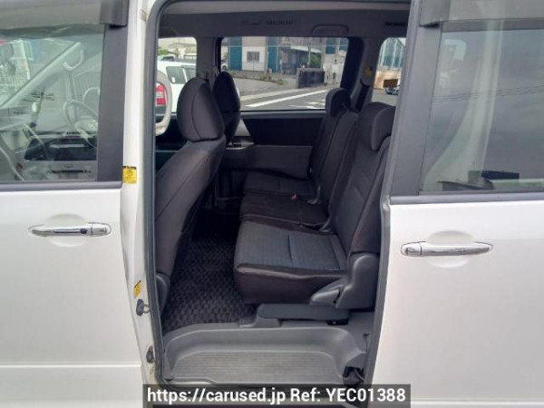 Used 2010 AT toyota voxy ZRR70W Image[15]