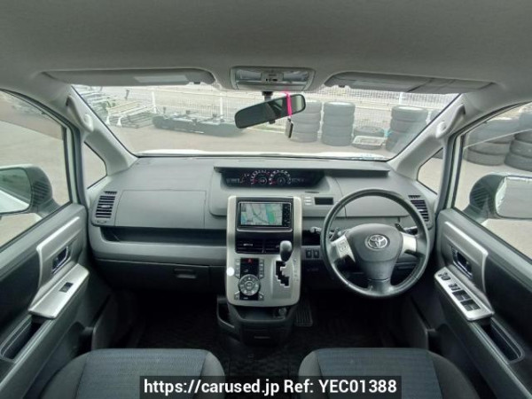 Used 2010 AT toyota voxy ZRR70W Image[17]