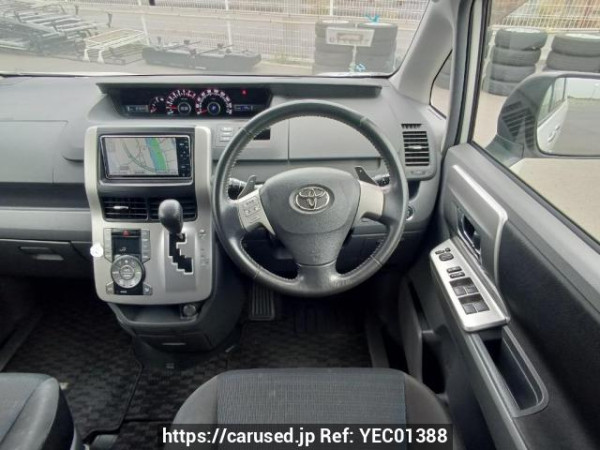 Used 2010 AT toyota voxy ZRR70W Image[19]