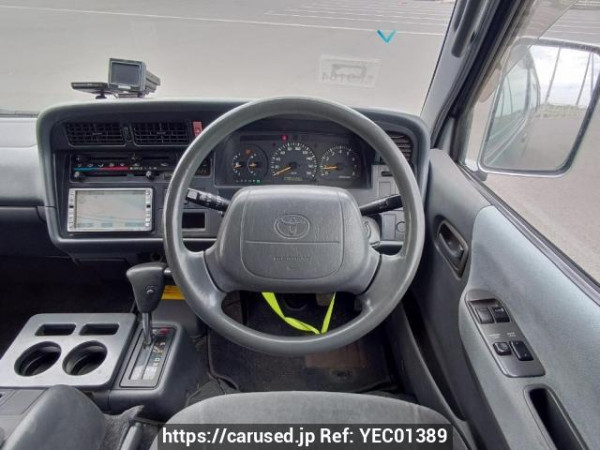 Used 2004 AT toyota regiusace-van TRH122K Image[18]