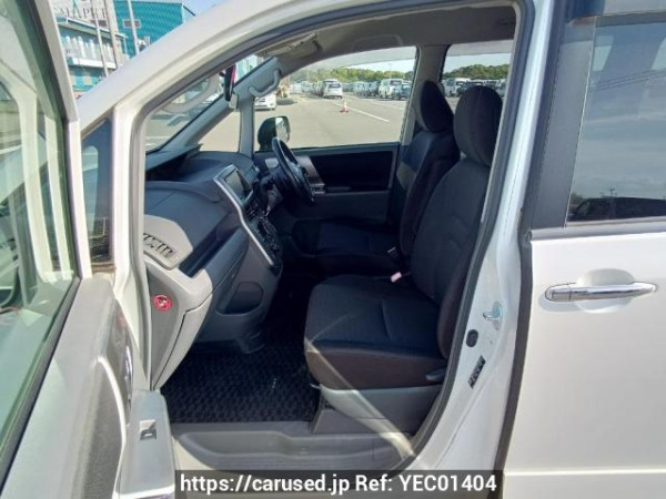Used 2009 AT toyota voxy ZRR70W Image[13]