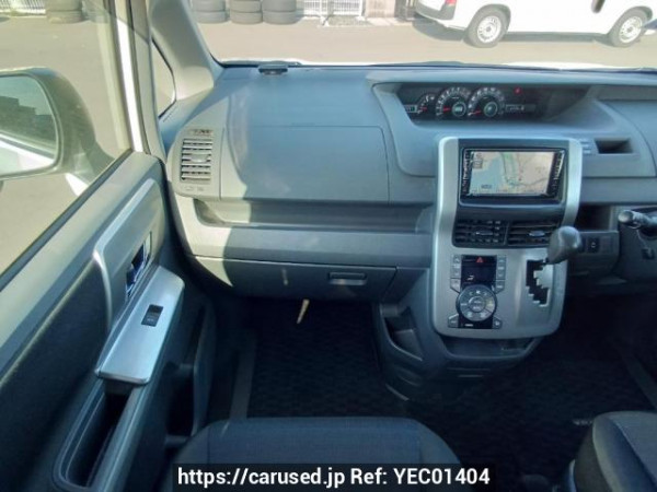 Used 2009 AT toyota voxy ZRR70W Image[18]