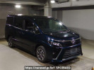 Toyota Voxy ZRR80Wカイ