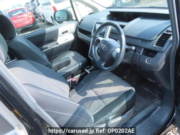 Used 2010 AT toyota noah ZRR70W Image[11]