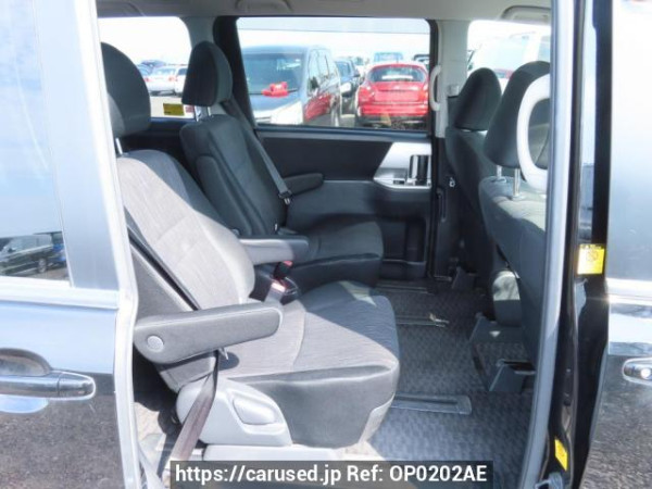 Used 2010 AT toyota noah ZRR70W Image[13]