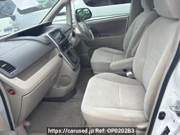 Used 2010 AT toyota noah ZRR70G Image[7]