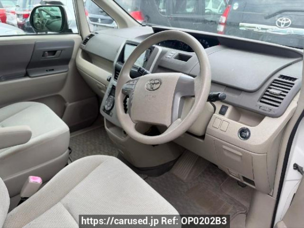 Used 2010 AT toyota noah ZRR70G Image[9]