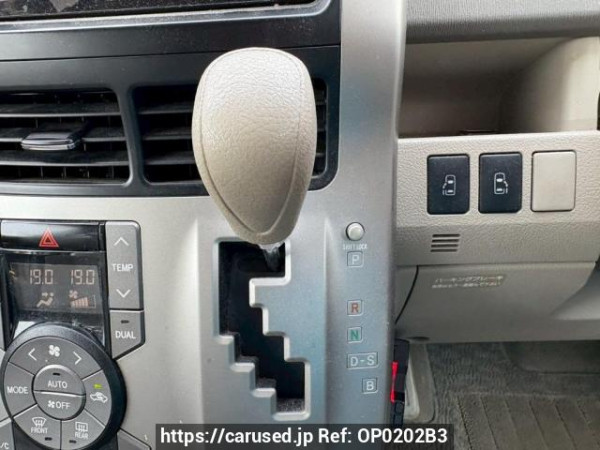 Used 2010 AT toyota noah ZRR70G Image[27]