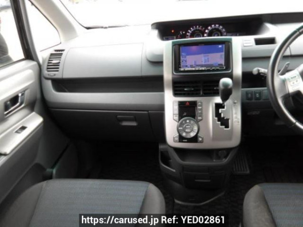Used 2010 AT toyota voxy ZRR70W Image[15]