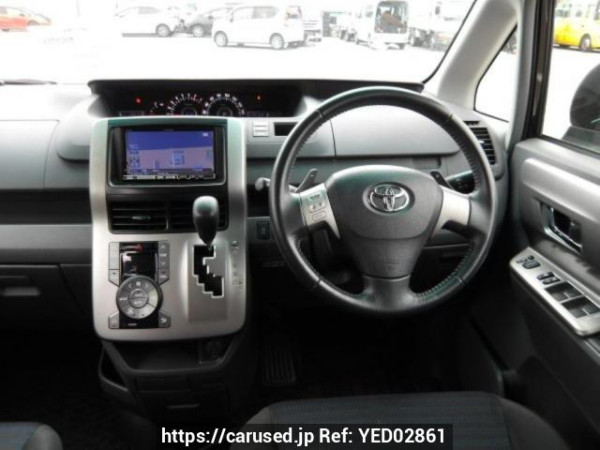 Used 2010 AT toyota voxy ZRR70W Image[16]