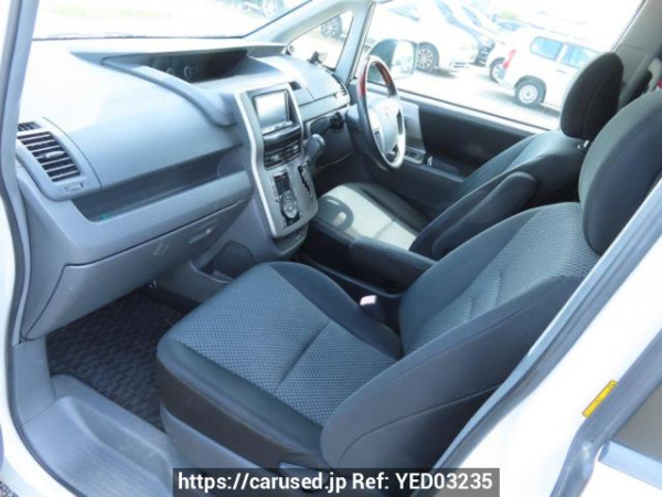 Used 2007 AT toyota noah ZRR70W Image[14]