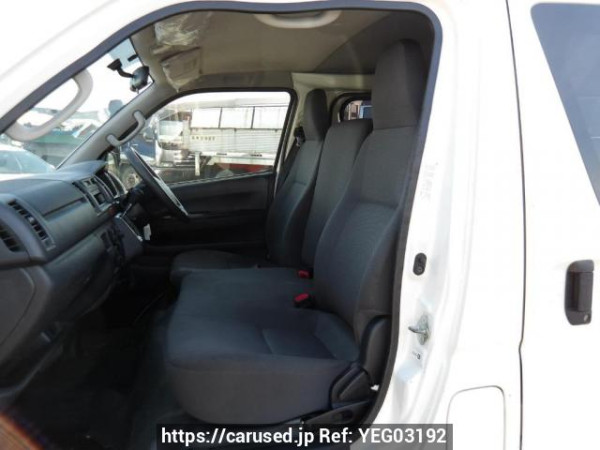 Used 2017 AT toyota regiusace-van KDH201V Image[13]