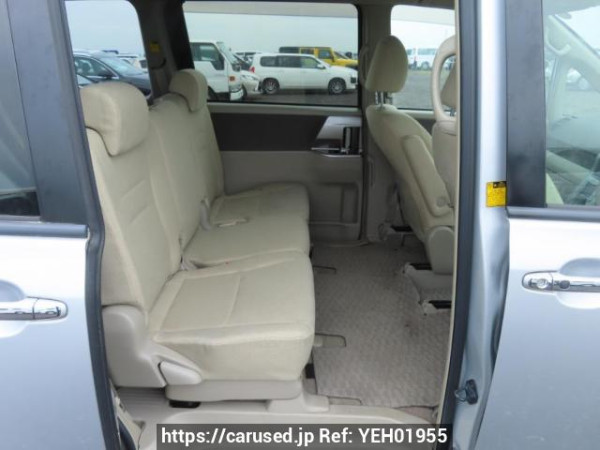 Used 2009 AT toyota noah ZRR70W Image[17]