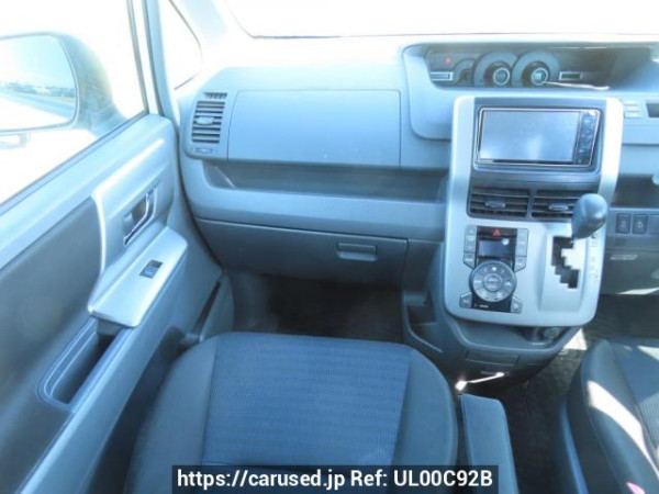 Used 2010 AT toyota voxy ZRR70W Image[24]