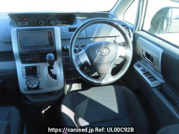 Used 2010 AT toyota voxy ZRR70W Image[25]