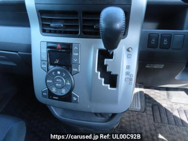 Used 2010 AT toyota voxy ZRR70W Image[28]