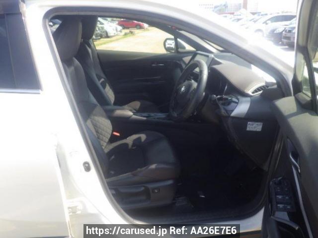 Buy Used 2017 Toyota C-HR ZYX10 (AA26E7E6) - Carused.jp