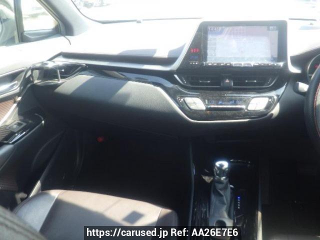 Buy Used 2017 Toyota C-HR ZYX10 (AA26E7E6) - Carused.jp