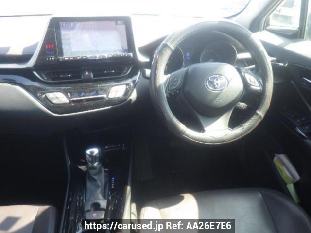 Buy Used 2017 Toyota C-HR ZYX10 (AA26E7E6) - Carused.jp