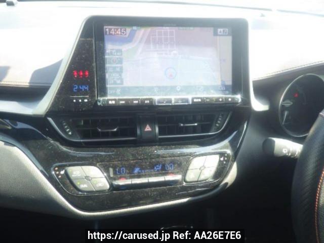 Buy Used 2017 Toyota C-HR ZYX10 (AA26E7E6) - Carused.jp