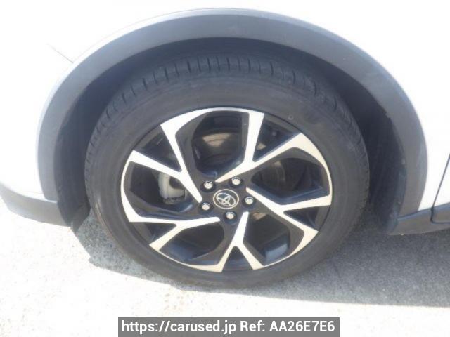 Buy Used 2017 Toyota C-HR ZYX10 (AA26E7E6) - Carused.jp