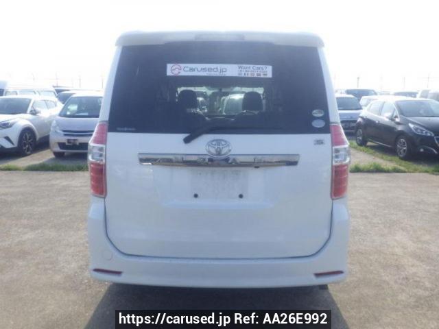 Buy Used 2009 Toyota Noah ZRR70W (AA26E992) - Carused.jp