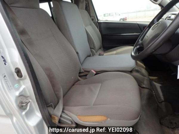 Used 2005 AT toyota regiusace-van KDH200V Image[12]