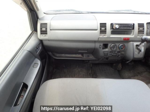 Used 2005 AT toyota regiusace-van KDH200V Image[16]