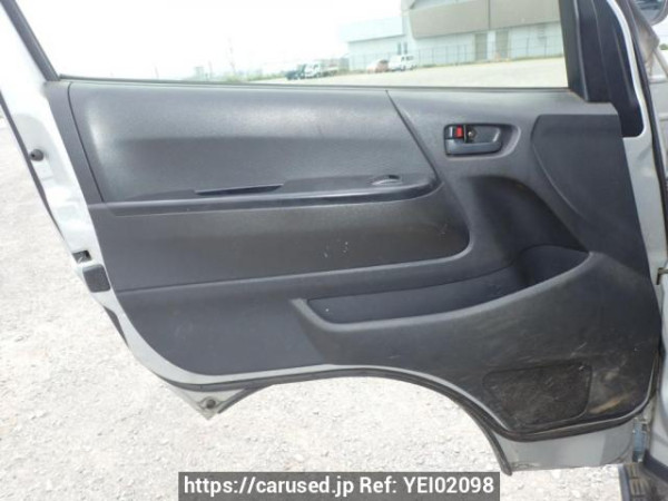 Used 2005 AT toyota regiusace-van KDH200V Image[26]