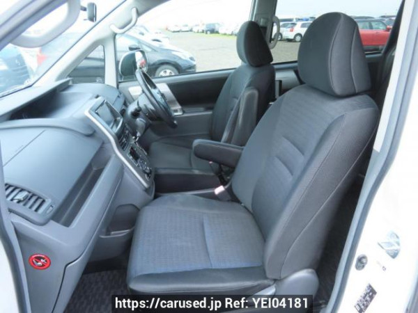 Used 2009 AT toyota voxy ZRR70W Image[12]
