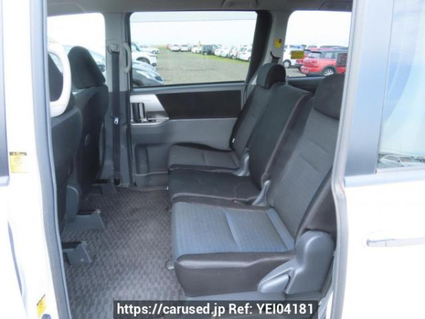 Used 2009 AT toyota voxy ZRR70W Image[14]