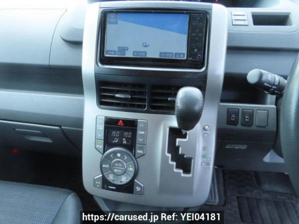 Used 2009 AT toyota voxy ZRR70W Image[21]