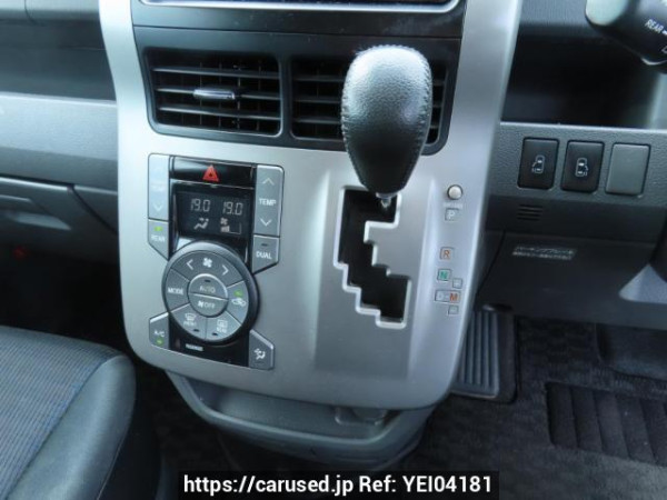 Used 2009 AT toyota voxy ZRR70W Image[22]