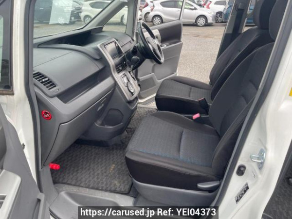 Used 2009 AT toyota voxy ZRR70W Image[10]