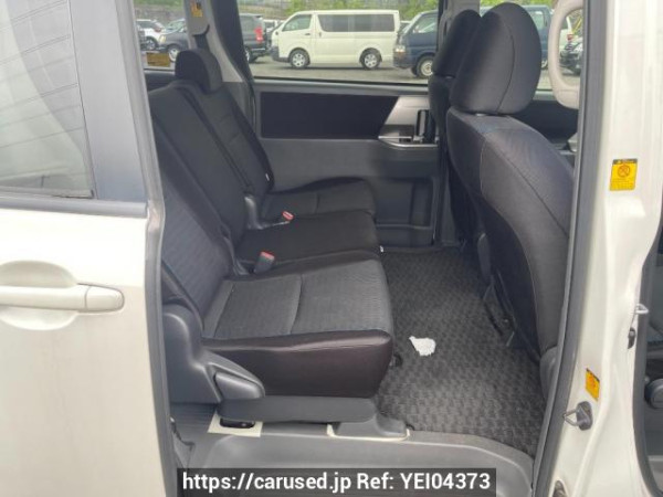 Used 2009 AT toyota voxy ZRR70W Image[11]
