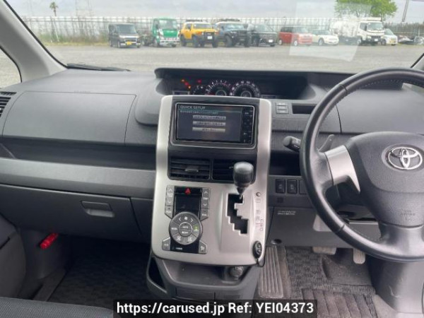 Used 2009 AT toyota voxy ZRR70W Image[14]