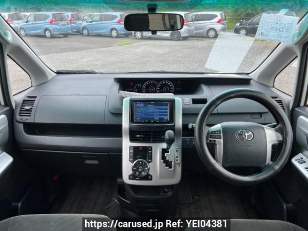 Used 2011 AT toyota noah ZRR70G Image[14]