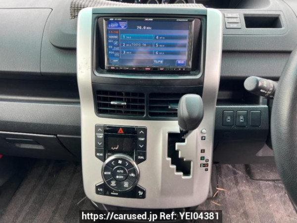 Used 2011 AT toyota noah ZRR70G Image[15]
