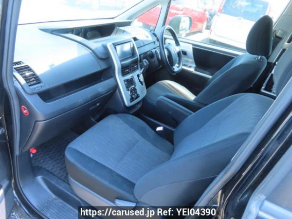 Used 2010 AT toyota noah ZRR70W Image[15]